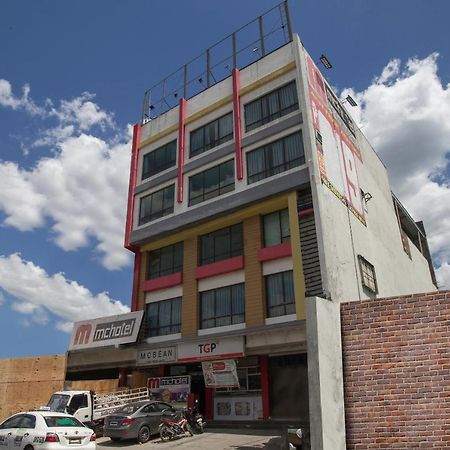 Oyo 666 Mc Hotel Fairview ケソンシティ エクステリア 写真