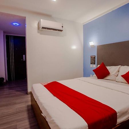 Oyo 666 Mc Hotel Fairview ケソンシティ エクステリア 写真