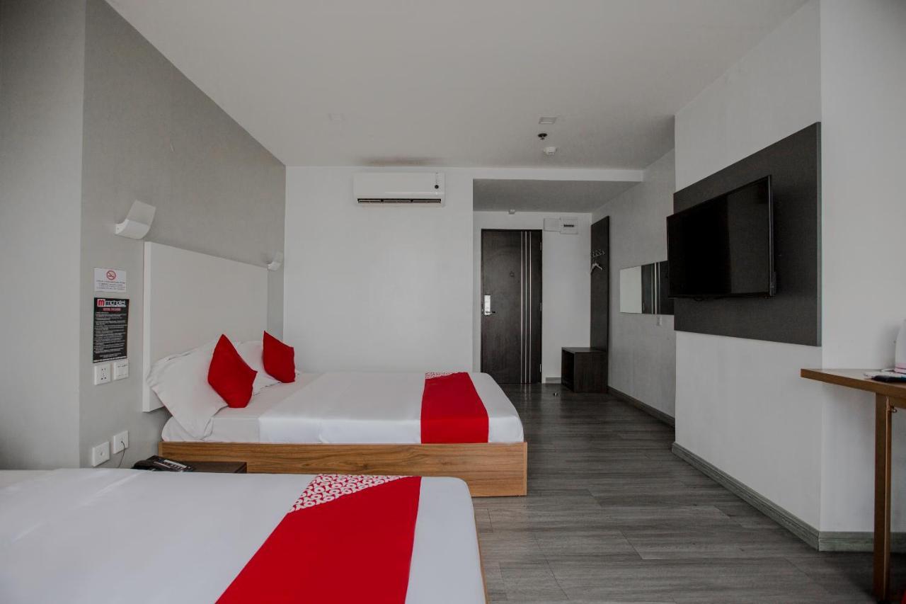 Oyo 666 Mc Hotel Fairview ケソンシティ エクステリア 写真