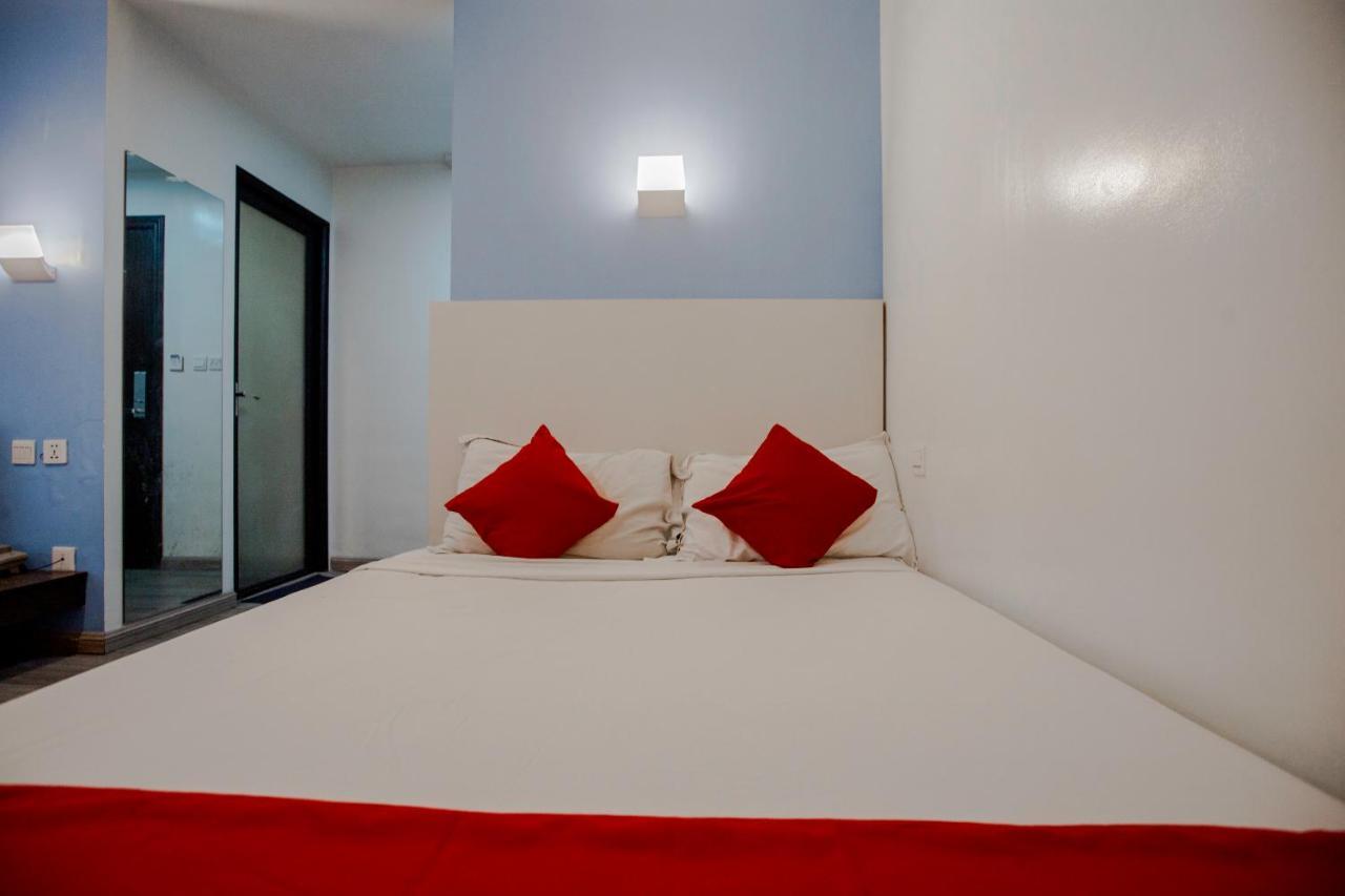 Oyo 666 Mc Hotel Fairview ケソンシティ エクステリア 写真
