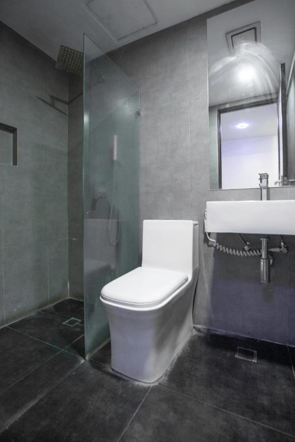 Oyo 666 Mc Hotel Fairview ケソンシティ エクステリア 写真