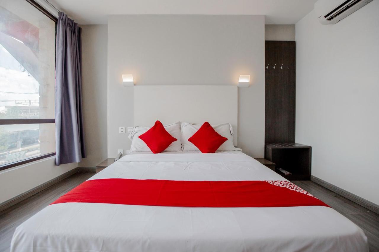 Oyo 666 Mc Hotel Fairview ケソンシティ エクステリア 写真