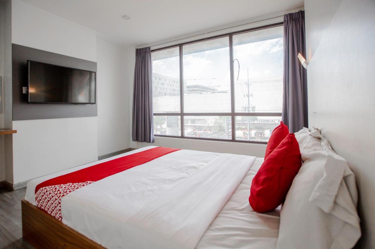 Oyo 666 Mc Hotel Fairview ケソンシティ エクステリア 写真