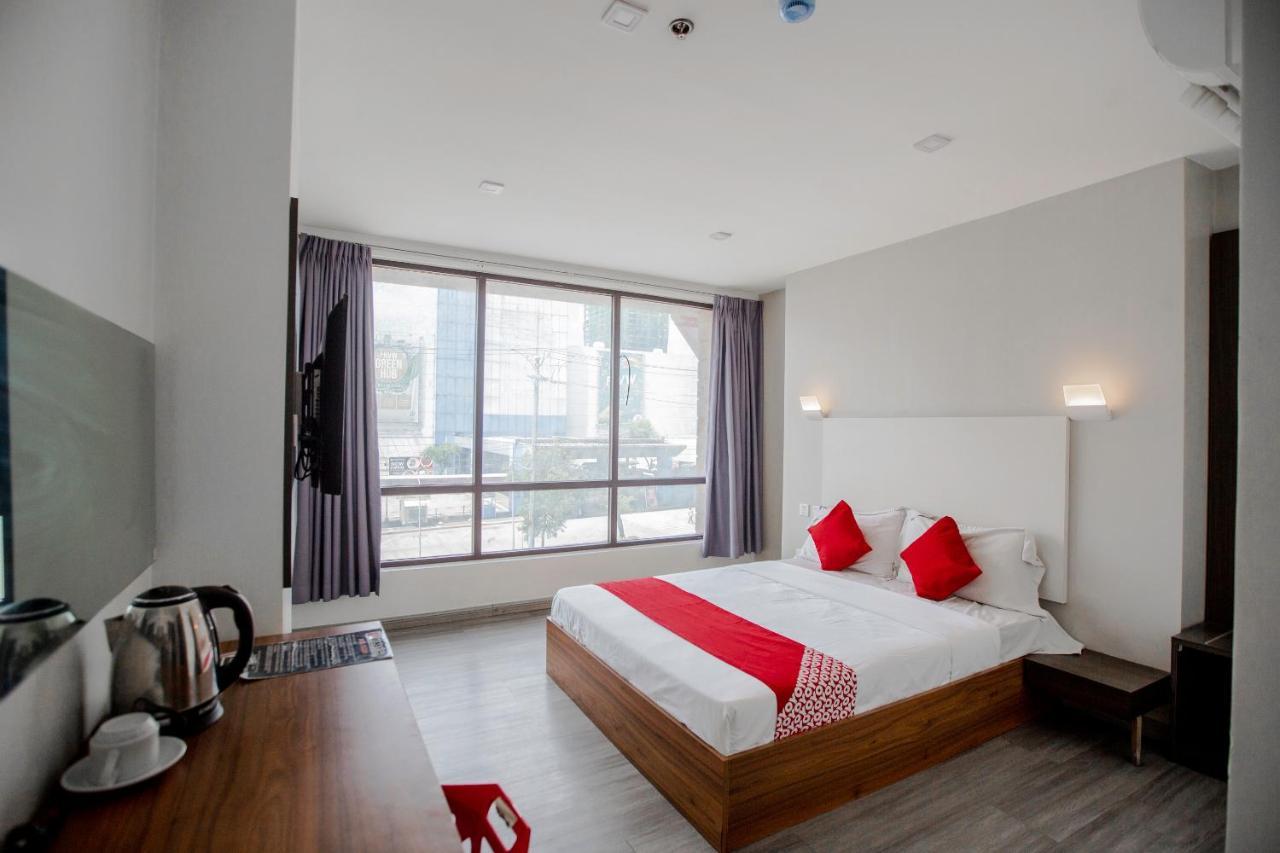 Oyo 666 Mc Hotel Fairview ケソンシティ エクステリア 写真
