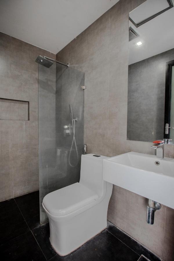 Oyo 666 Mc Hotel Fairview ケソンシティ エクステリア 写真
