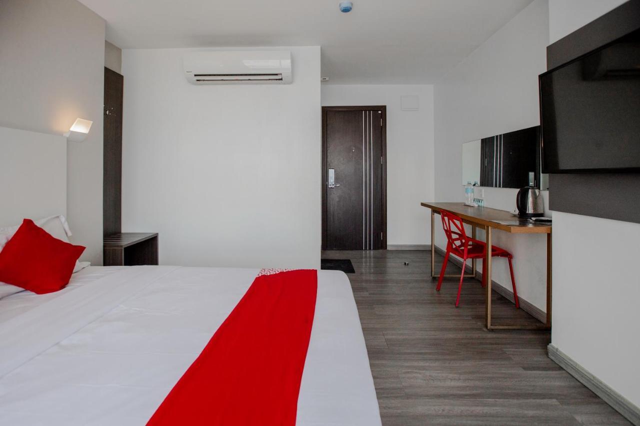 Oyo 666 Mc Hotel Fairview ケソンシティ エクステリア 写真