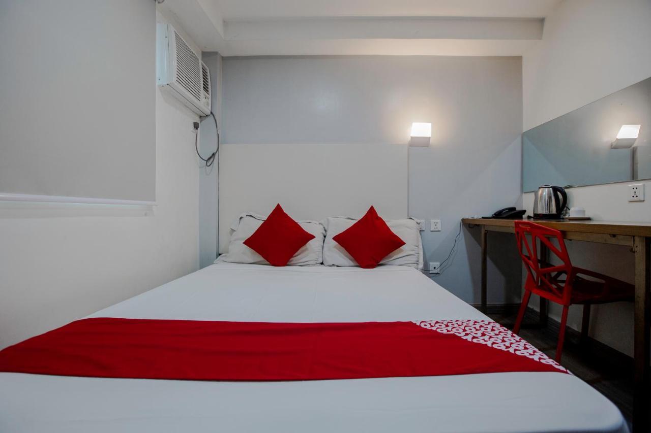 Oyo 666 Mc Hotel Fairview ケソンシティ エクステリア 写真