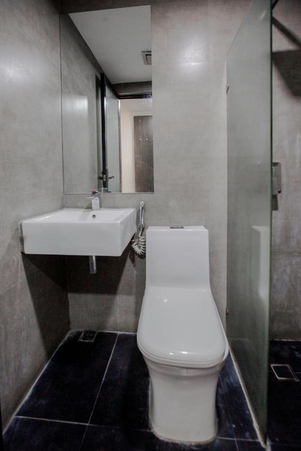 Oyo 666 Mc Hotel Fairview ケソンシティ エクステリア 写真